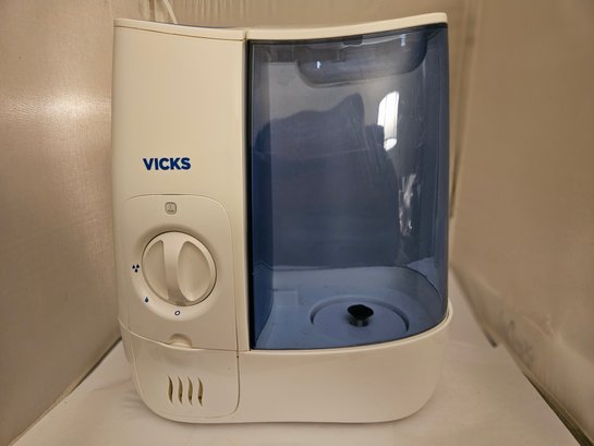 Lot 5-159 Vick's Vaporizer (brn Shelf By Bathrm)