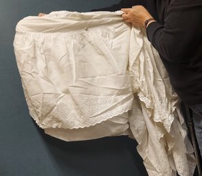 Lot 4-77. Full-sized Bed Skirt (tall Ind Rack)