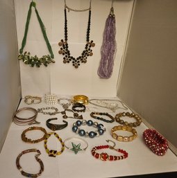 Lot 5-117 Bracelets And A Few Necklaces (top Lateral)