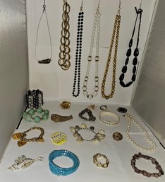 Lot 5-120 Jewelry Necklaces, Bracelets, Pins 24 Pieces (top Lateral)