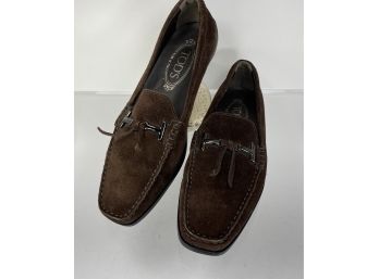 Tod's Brown Suede Driving Loafer With Gunmetal Hardware Size 7.5
