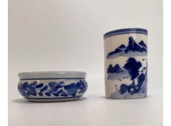 3 Pieces Of Ceramic Pieces In Blue And White