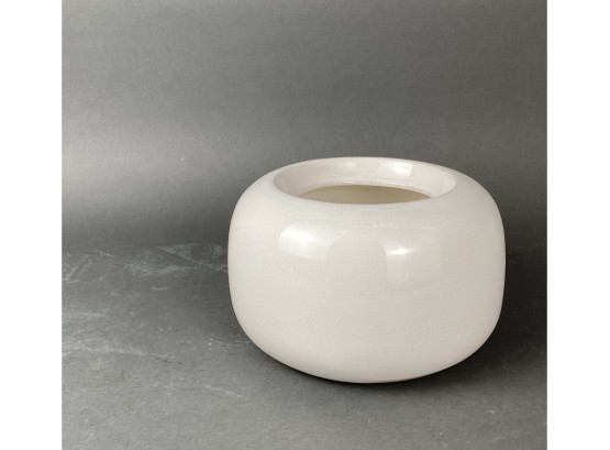 White Round Ceramic Vase With Crackle Glaze