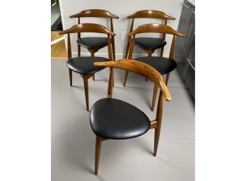 5 Three Mid Century Modern Hanz Wegner For Fritz Hansen 3 Legged Heart Chairs In Black Leather Seat