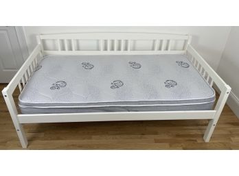 PB Pottery Barn Teen Daybed In White With Mattress