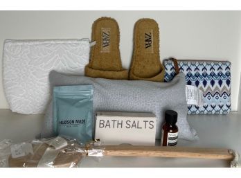 Assorted Bath Or Powder Room Accessories