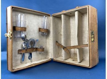 Vintage Bar Cocktail Liquor Travel Set In Leather Carrying Case