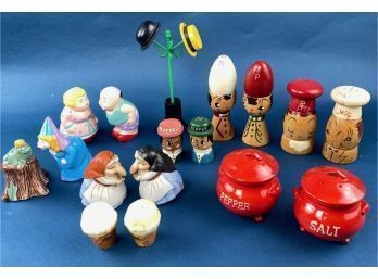 Vintage Assorted Theme Lot Of Salt & Pepper Shakers - Kissing Pairs