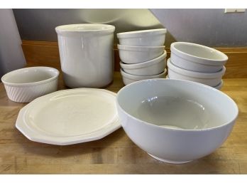 Assortment Of White Ceramic Counter Or Table Top Vessels - Williams Sonoma IDG Bowls And Hall