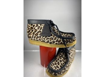Chic! New In Box Clark Wallabee Boots, Leopard Print Calf Hair, Size 7