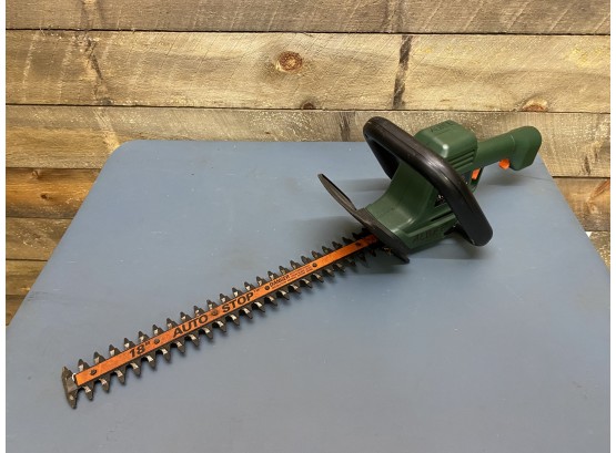 Black Decker 18inch Auto Stop Electric Hedge Trimmer