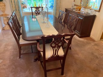 Stunning Lexington Furniture Queen Anne Style Dining Room Set
