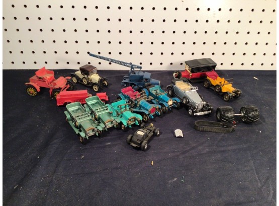Small Lot Of Vintage Car Models Made In Early 1900s, Matchbox Yesteryear, Etc.