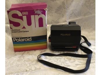 Sun 600 Polaroid Camera