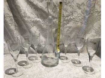 Vintage Decanter With 6 Wine Glasses