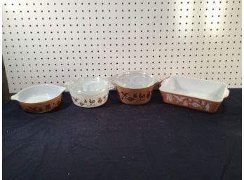 Brand New Condition Vintage Pyrex With Lids. No Chips Or Cracks