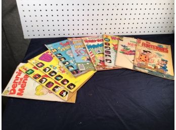 Lot Of 9 Great Condition Vintage Comics. Flintstones, Dennis The Menace, Etc.