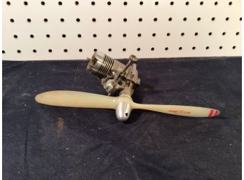 Gas Model Airplane ENYA 19-V Model 4006 Model Plane Engine With Top Flite Propeller Great Condition