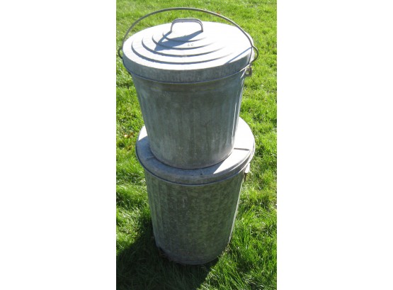Galvanized Cans With Lids (2)