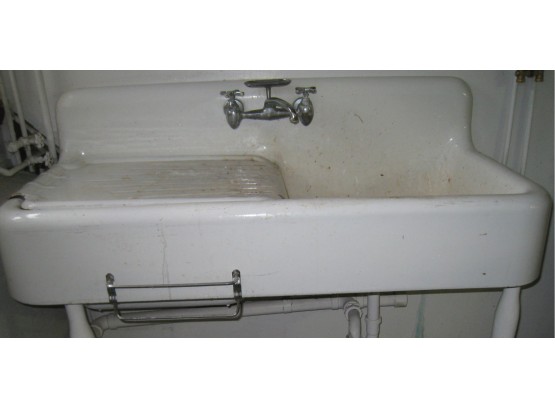 This Auction Even Has The Kitchen Sink! Cast Iron Just Like Great Grandma's House