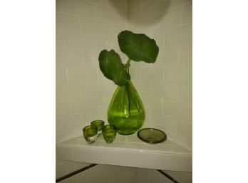 Lilly And Green Vase & Soap Dish