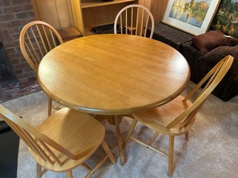 Round Wood Dining Table With 4 Spindle Chairs