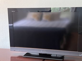 SONY Bravia 32' Flatscreen TV