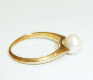 2.5 Gr. 14K Pearl Ring, Size 6