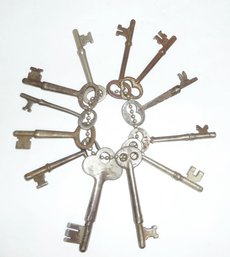 Vintage LOT Of Skeleton Keys