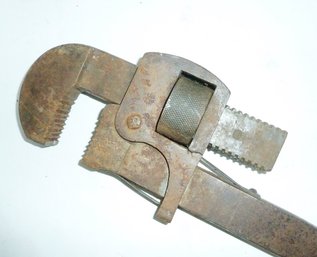 Long Adjustable Pipe Wrench