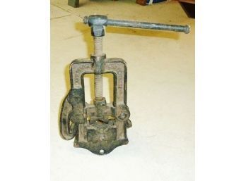 Vintage Iron Pipe Vise