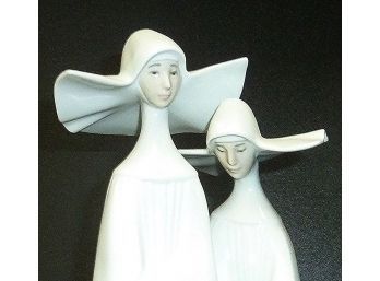 Lladro Two Nuns Glazed Figurine
