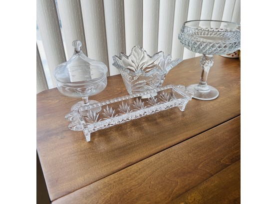 Assorted Glass And Cut Crystal Pieces (Living Room)