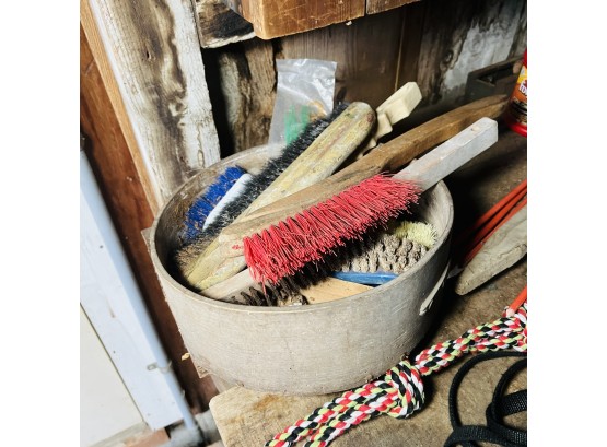 Round Box With Brushes (Garage Room A)