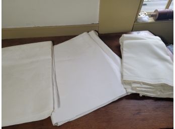Set Of Table Linens And Fabric ( Great Room)