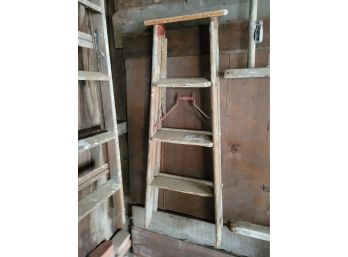 Ladder 3945 (Garage Room B)