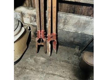 Planting Tool Pair (Barn - Interior Room With Door)