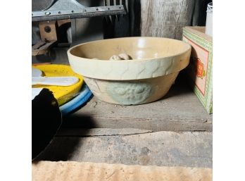 Vintage Mixing Bowl (Garage Room A)