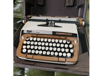 Smith-corona Classic 12 Typewriter In Case (Bedroom 6)