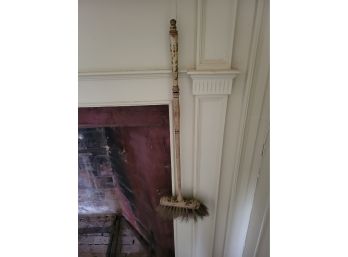 Vintage Fireplace Broom (den)
