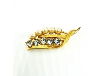 Vintage Gold Tone Pin With Simulated Pearls