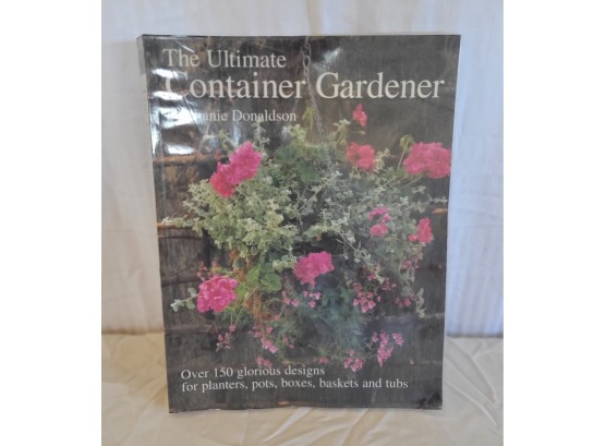 The Ultimate Container Gardener Book (Bin 2)