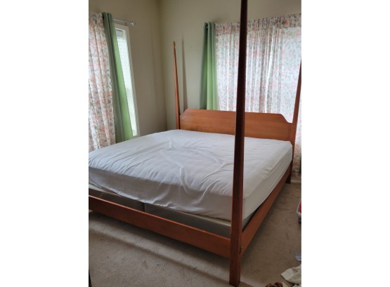 King Size Wood 4-poster Bed
