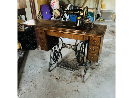 Antique Singer Sewing Machine With Cast Iron Base (Garage)