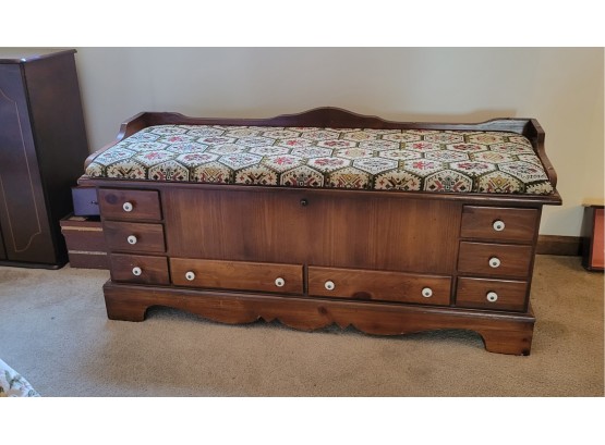 Lane Cedar Chest With Upholstered Top (master)