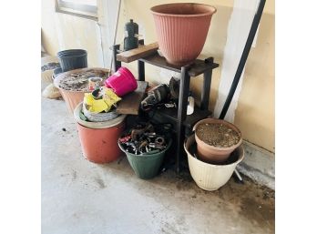 Planter And Shelf Lot (Garage)