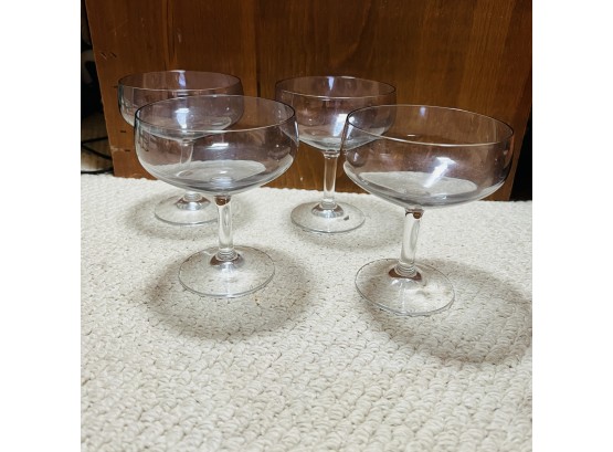 Set Of Four Glass Stemware With Black Rims (Den)