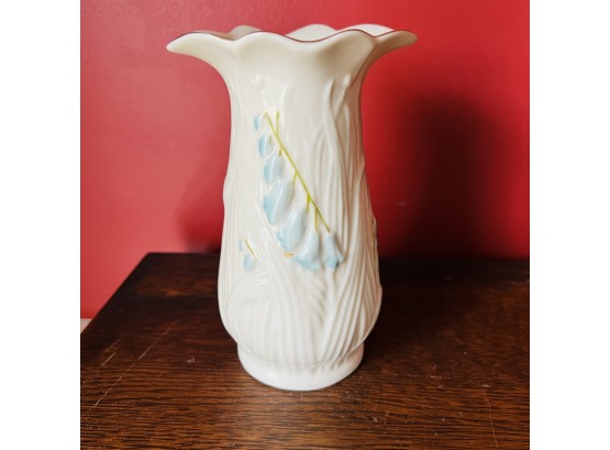 Vintage Belleek Blue Harebell Flower Vase (Den)