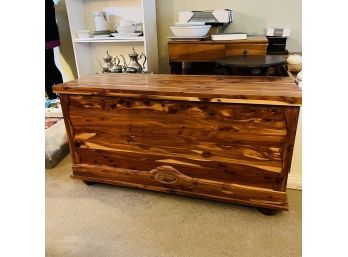 Large Cedar Chest With Upper Tray Storage