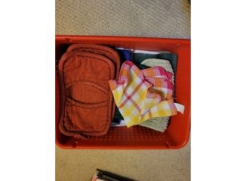 Mixed Lot Of Kitchen Towels And Pot Holders (den)
